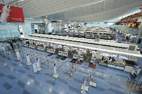 Haneda Airport quiet due to new coronavirus